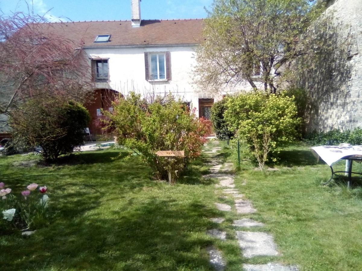 La Grille Fleurie, Chambres D'Hote Chez L'Habitant Arthonnay Екстериор снимка