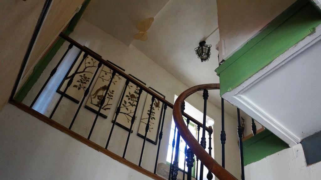 La Grille Fleurie, Chambres D'Hote Chez L'Habitant Arthonnay Екстериор снимка